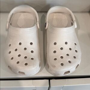 White Crocs‎